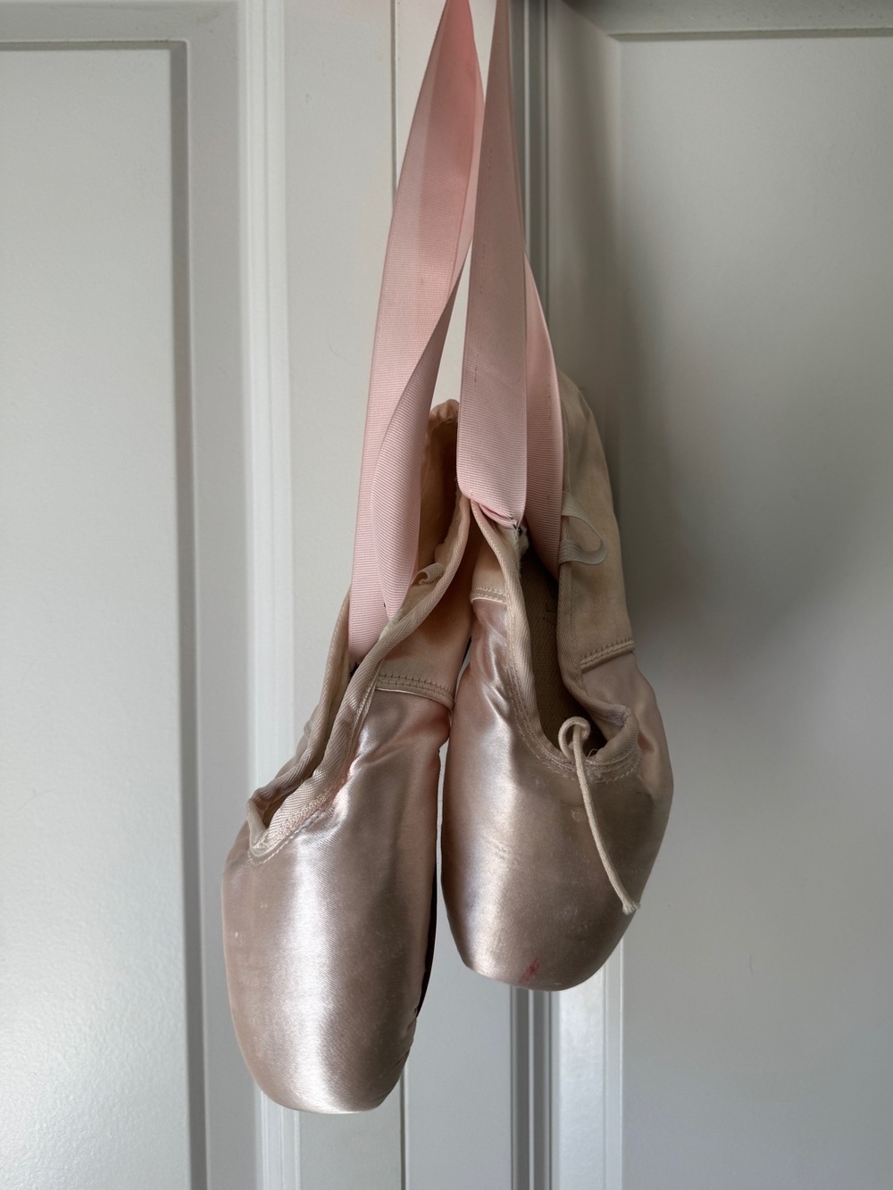 Angelina Pink Satin Pointe Shoes Size 5N Made in Canada with Ribbons